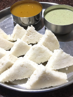 A picture of Triangle Idli & Sambar & Coconut chutney.