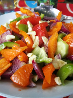 Una foto de Ensalada de la huerta 🍅 🌶 🥒