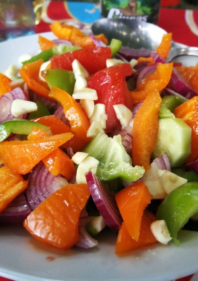 Una foto de Ensalada de la huerta 🍅 🌶 🥒