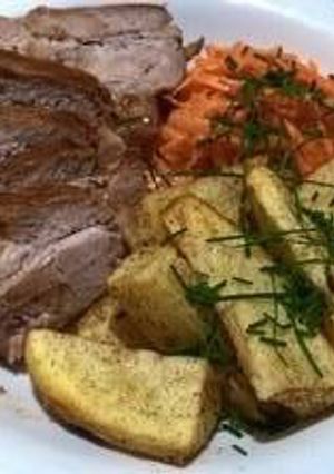 Una foto de Carre de cerdo laqueado con papas rústicas!