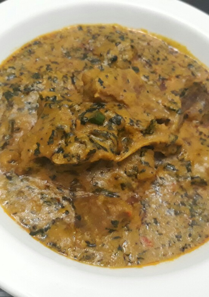 A picture of Groundnut soup with bitterleaf.