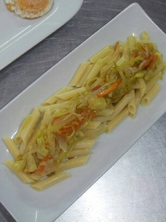 Una foto de Macarrones con verduras
