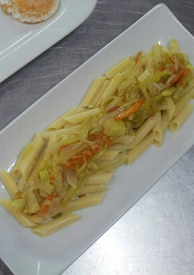 Una foto de Macarrones con verduras