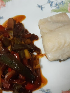 Foto principal de Bacalao con verduras en salsa de soja