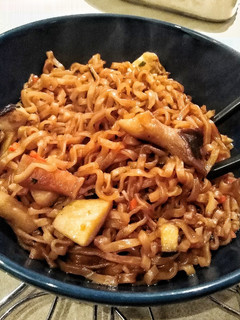 Foto di Soba noodles di riso con cardoncelli