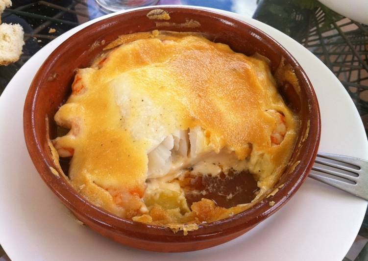 Bacalao y langostinos en cazuela, con mahonesa al pil pil