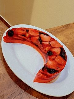 صورة لوصفة حلى طبقات الجيلي والفواكه