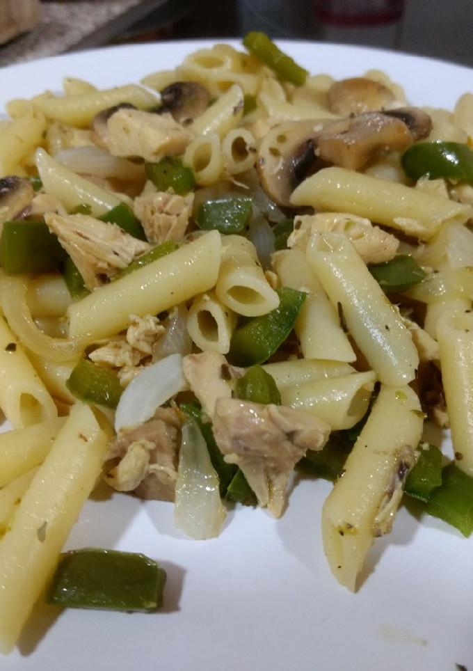 Una foto de Pasta con pollo a l'ast
