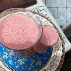 A picture of Strawberry smoothie.