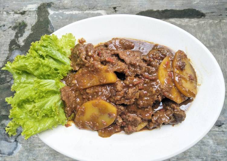Daging sapi bumbu lapis & kentang