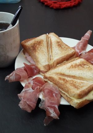 Una foto de Tostados y café