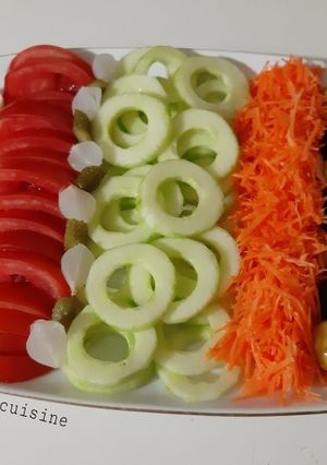 Une photo de Salade de crudités aux oeufs de cailles