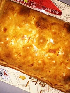 Una foto de Empanada de bacon, queso y dátiles