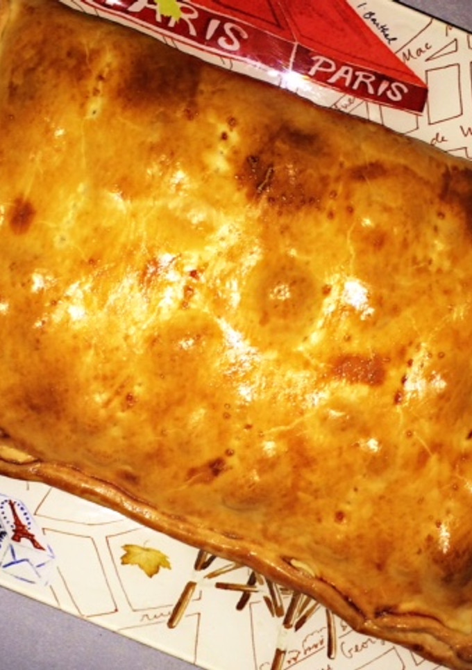Una foto de Empanada de bacon, queso y dátiles