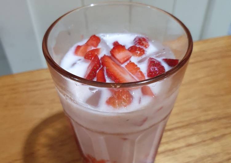 Resep Korean Strawberry Milk yang Enak Banget