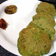 A picture of Spinach puri.