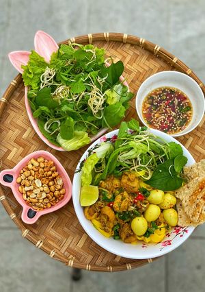 A picture of Mi Quang with Chicken and Quail Eggs.
