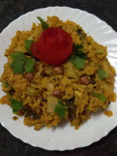 વઘારેલી ખીચડી (Vaghareli Khichdi Recipe In Gujarati) રેસીપી મુખ્ય ફોટો