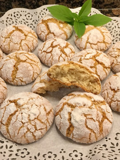 Una foto de Galletas de almendra craqueladas