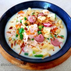 A picture of Creamy Chicken Macaroni Sausage and vegetables Soup.