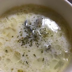 A picture of Oyster milk soup.