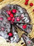 Brownie com cerejas em forma de tarte