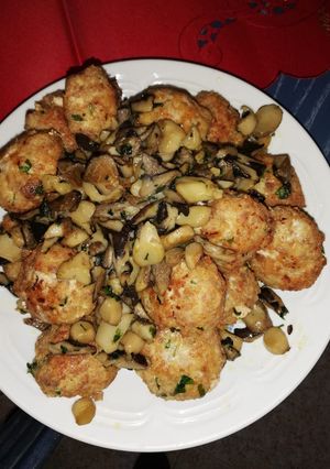 Foto di Polpette con contorno di funghi
