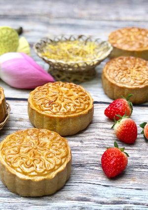 Hình của món Bánh Trung Thu Nhân Đậu Xanh Sầu Riêng Trứng Muối.