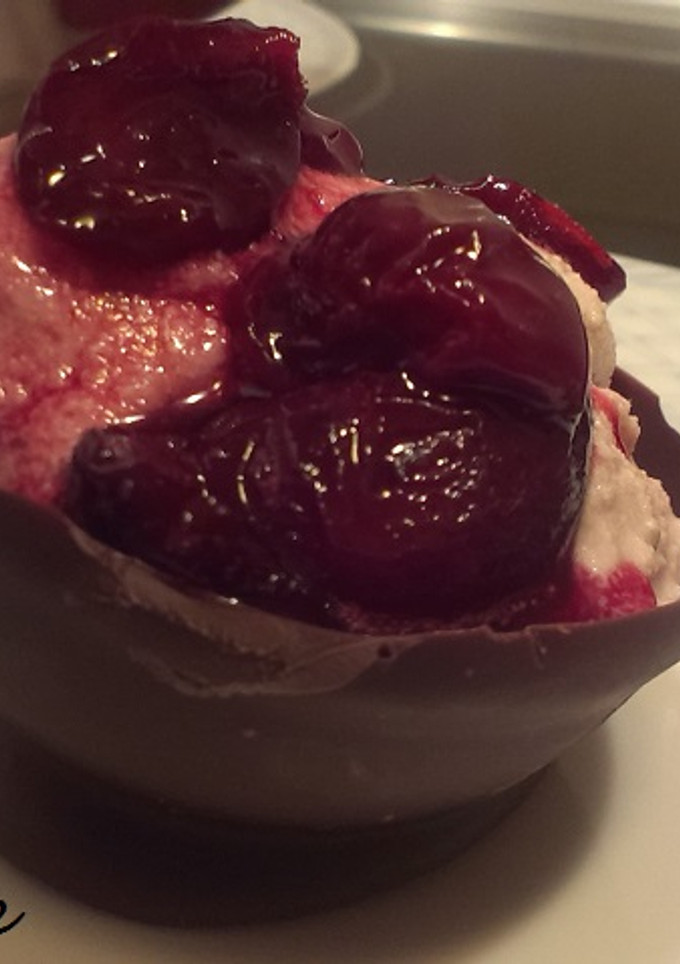 Una foto de Helado de mascarpone con cerezas
