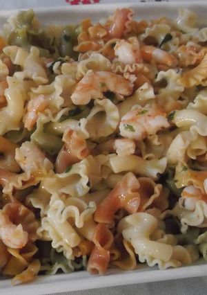 Foto principal de Pasta multicolor con gambas