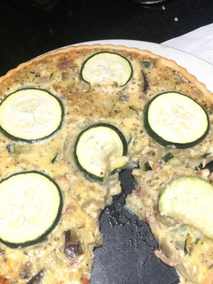 Una foto de Quiche de bacon, calabacín y berenjena