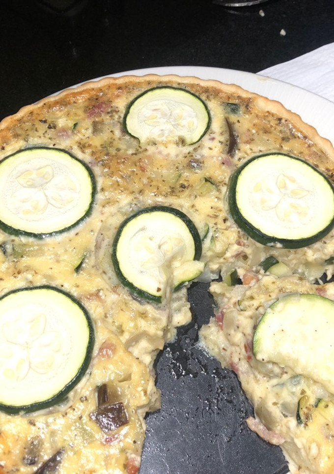 Una foto de Quiche de bacon, calabacín y berenjena