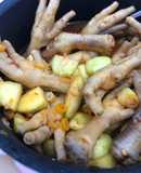 Chân gà sốt thái