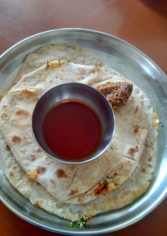 A picture of Paneer roti.