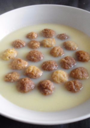 Foto principal de Sopa de albóndigas de atún