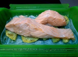 Foto principal de Salmón con patatas y eneldo en Lékué
