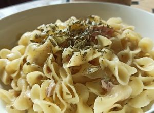 Una foto de Pasta risottata con atún y estragón