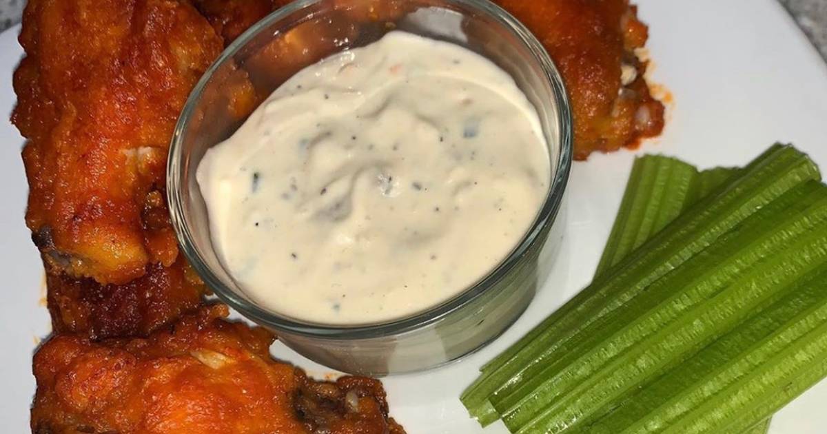 straf lærred Begrænse Buffalo Wings with home-made Blue Cheese Dip Recipe by MJ's Food Club -  Cookpad