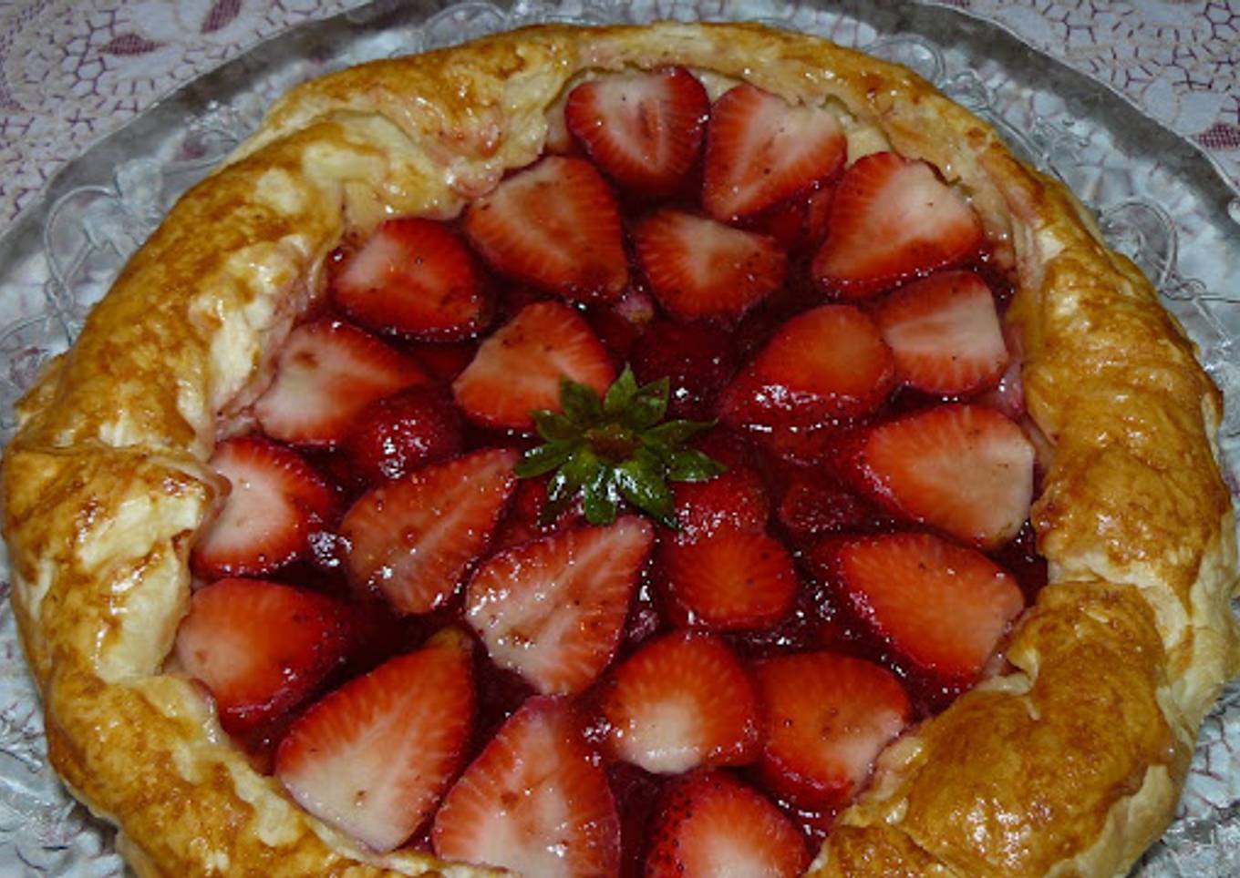 Tarta de fresa hojaldrada