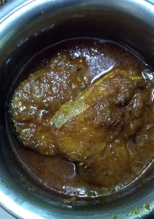 A picture of Fish curry (macher rosha).
