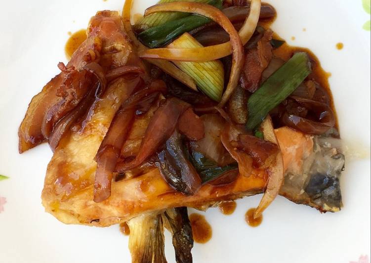 Recipe of Quick Salmon In Onion Peri Peri And Soy Sauce