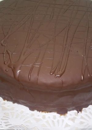 Una foto de Torta alfajor de chocolate
