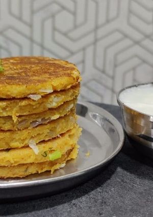 ચીઝ વેજ પેન કેક (Cheese Veg Pan Cake Recipe In Gujarati) રેસીપી મુખ્ય ફોટો