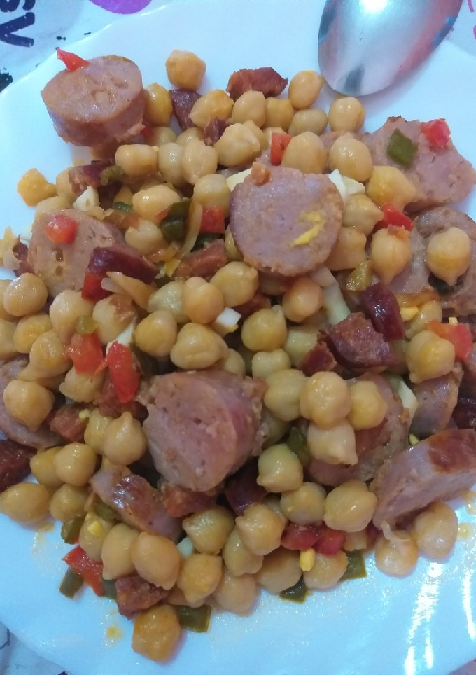 Una foto de Garbanzos con butifarra...