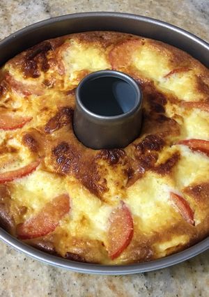 Una foto de Budín de choclo, tomate, queso y cebolla