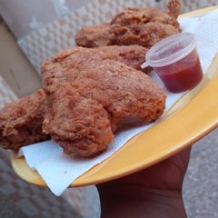 A picture of Broasted chicken wings.