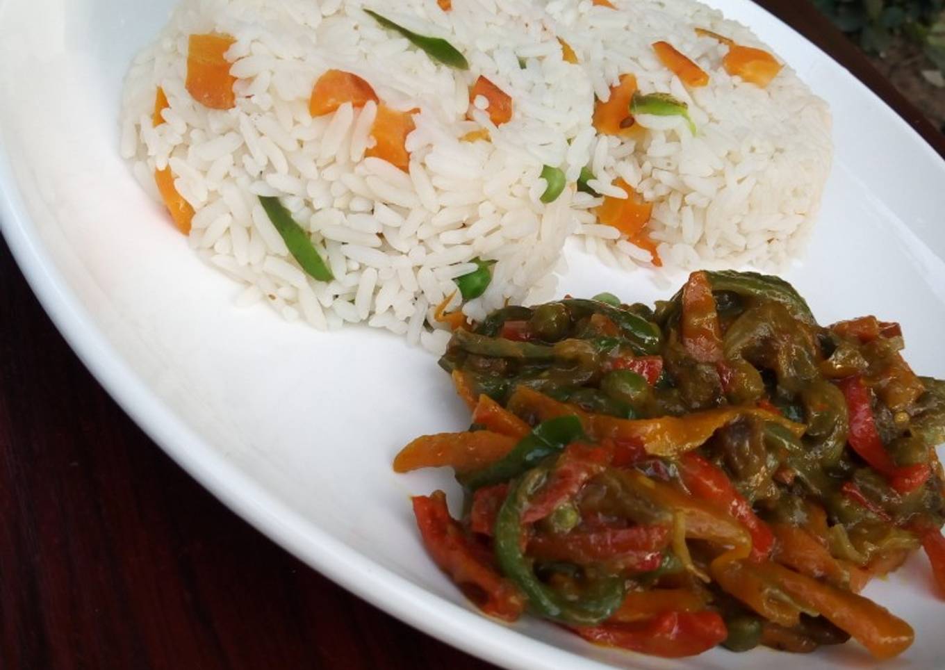 White rice with beef & veggies sauce