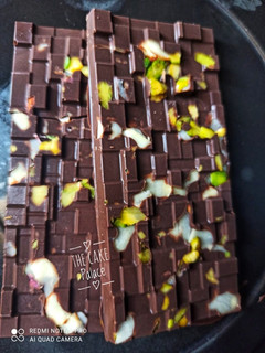 ड्रायफूट लोडेड चॉकलेट (dry fruit loaded chocolate recipe in marathi) रेसिपी चे मुख्य फोटो