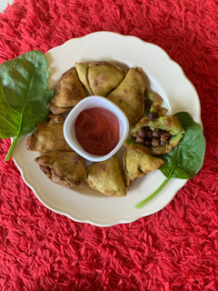 A picture of Mini Palak samosa stuffing with black chana.