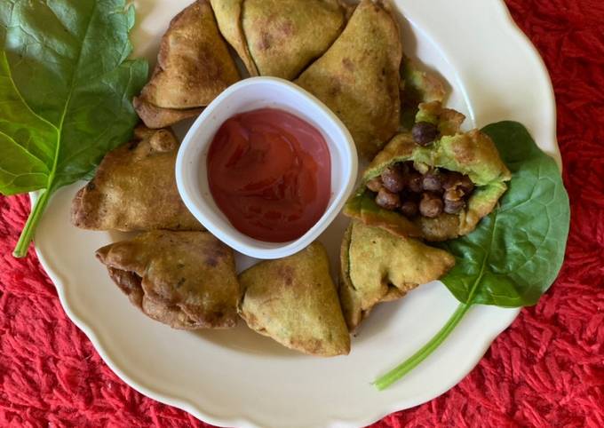 Mini Palak samosa stuffing with black chana